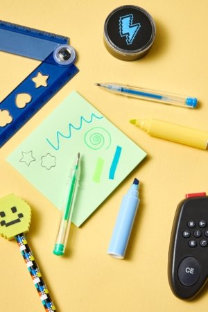 NEXT penālis ar kancelejas piederumiem, AJ0811 